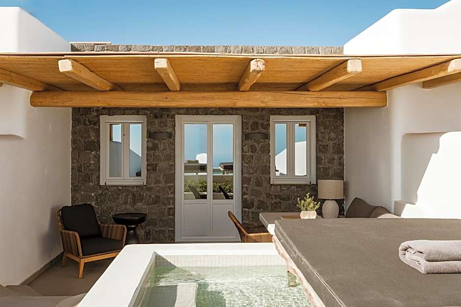 NĒRO Suites by NOMÉE Hospitality Group