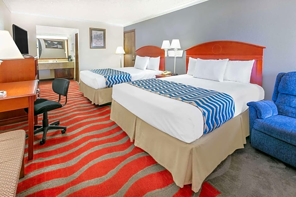 Travelodge Inn & Suites by Wyndham Norman
