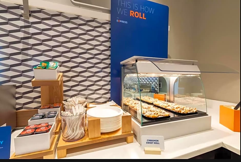 Holiday Inn Express Minneapolis West - Plymouth By IHG