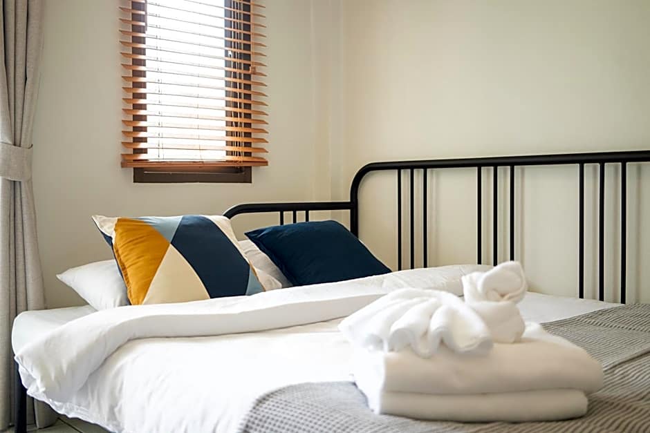 5 mins walk Bangla,beach,3BR