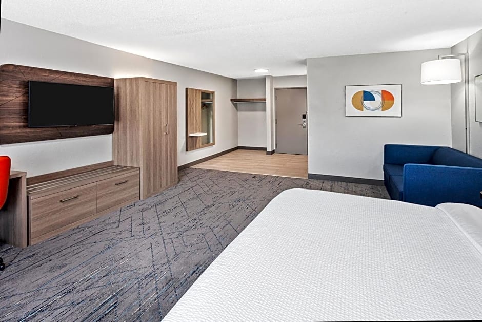 Holiday Inn Express Hotel & Suites Chicago-Algonquin By IHG