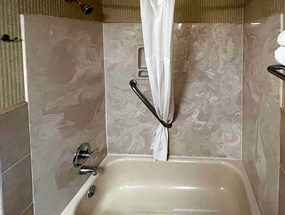 Quality Inn & Suites Grants - I-40