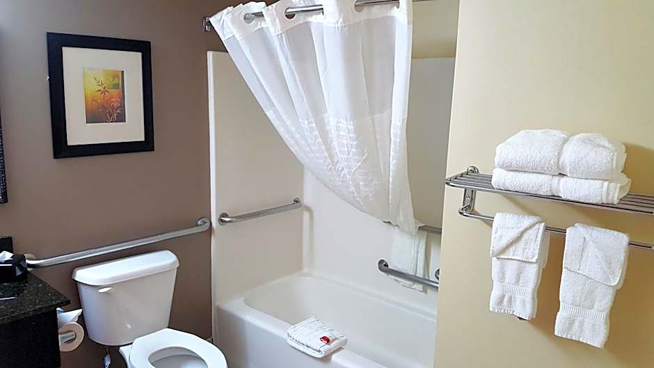 Baymont by Wyndham Belleville Airport Area