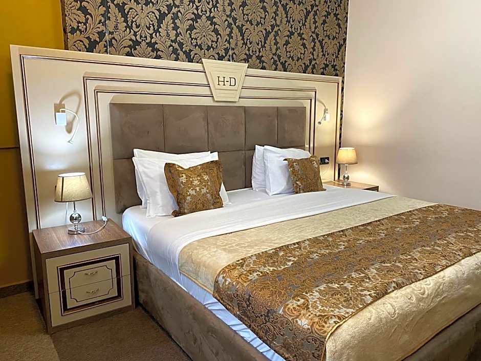 Hotel Deluxe