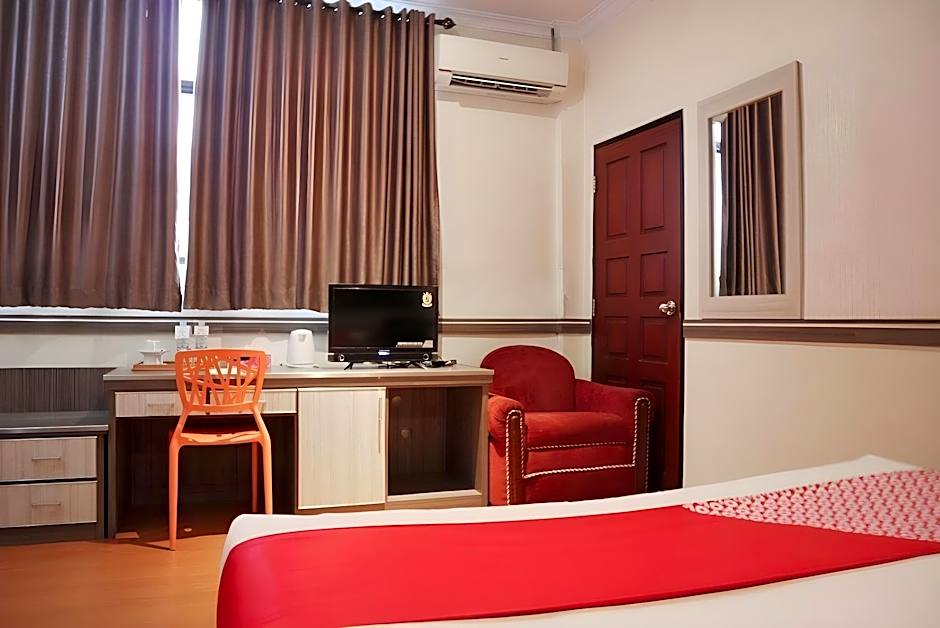 OYO 742 Mona Plaza Hotel