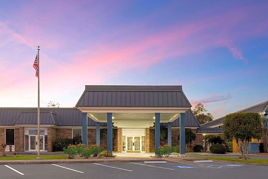 Days Inn by Wyndham Hinesville Near Fort Stewart