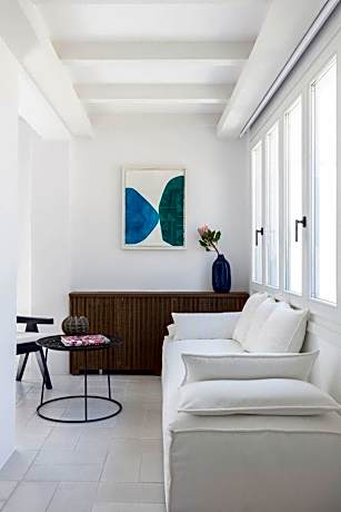 Honeymoon Suite with outdoor Jet Tub Sea View