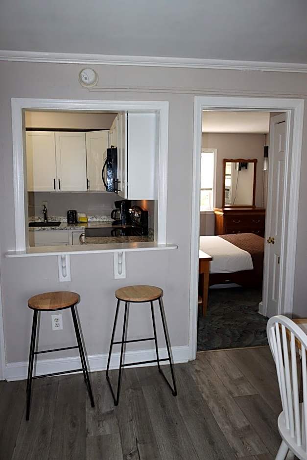 The Burgundy Inn Hotel and Apartments