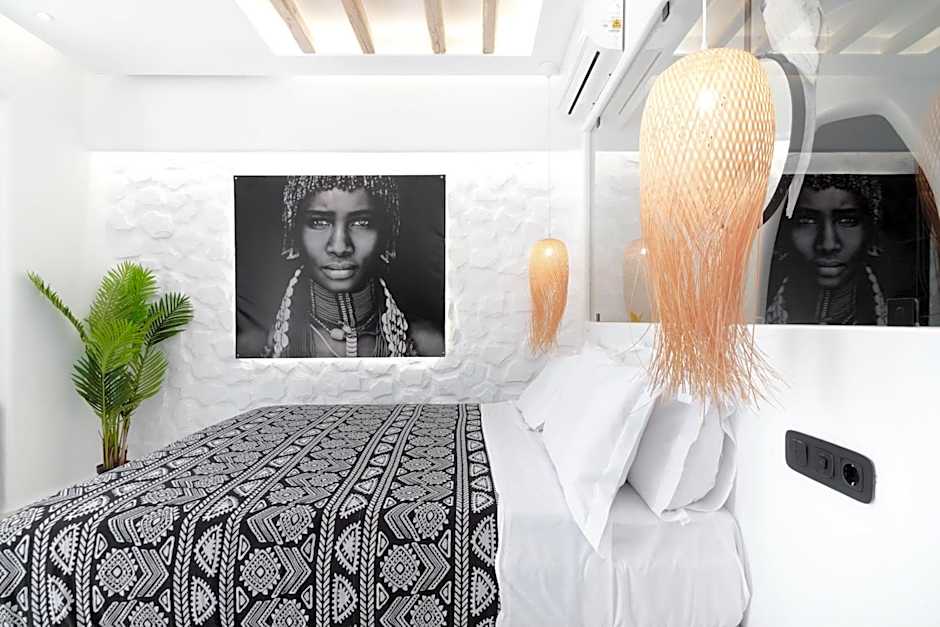 Portara Seaside Luxury Suites