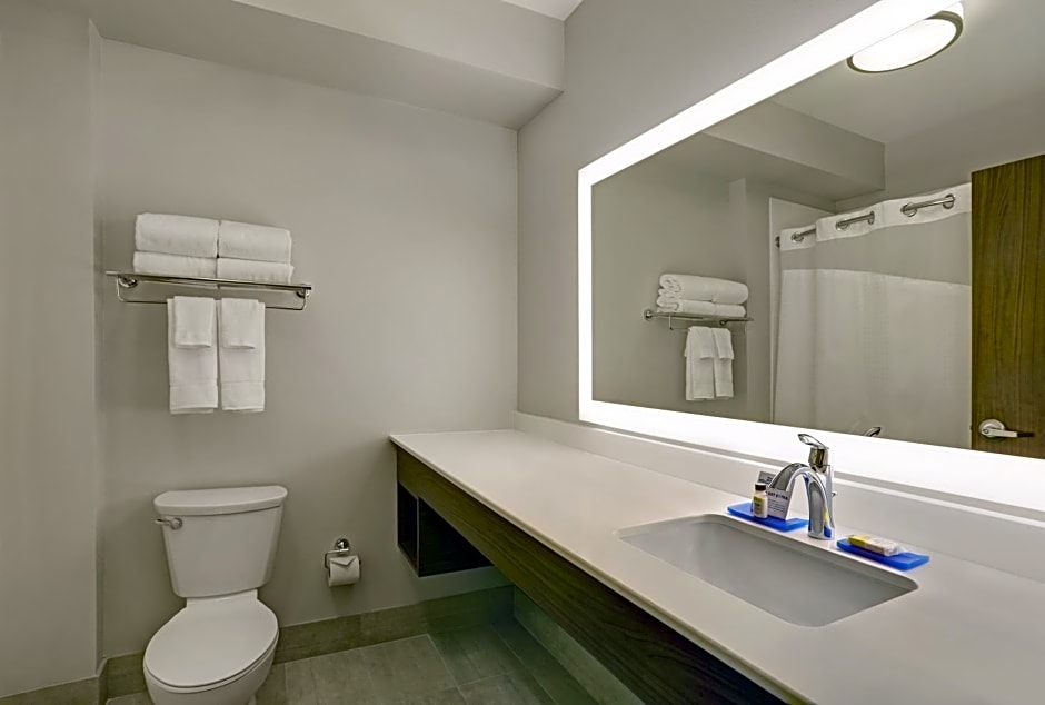 Holiday Inn Express & Suites - Lenexa - Overland Park Area By IHG