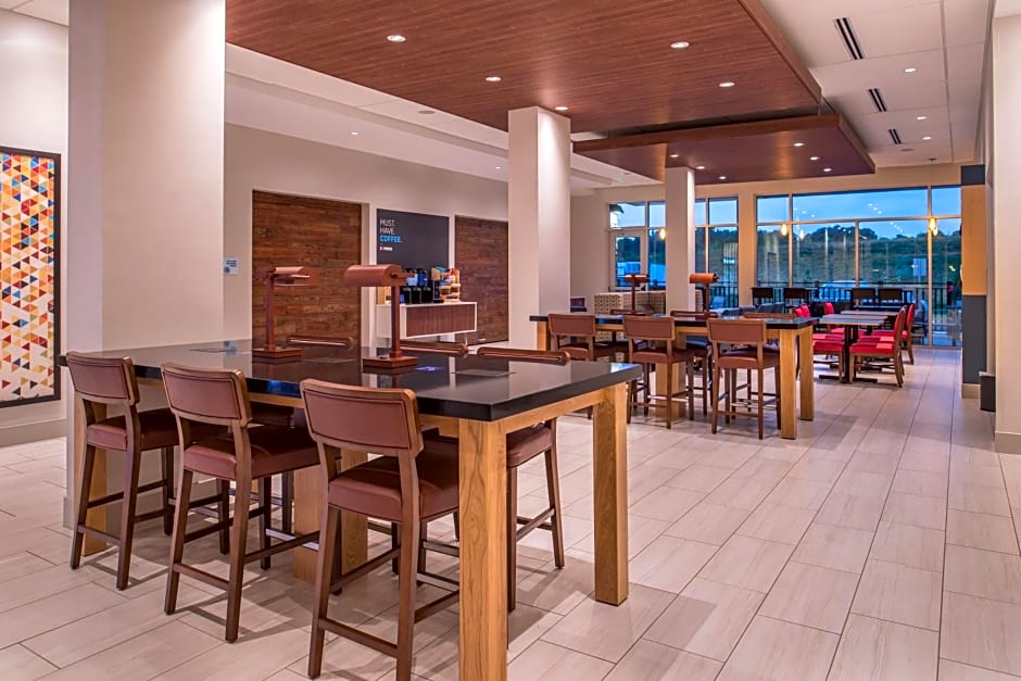 Holiday Inn Express & Suites Farmville By IHG
