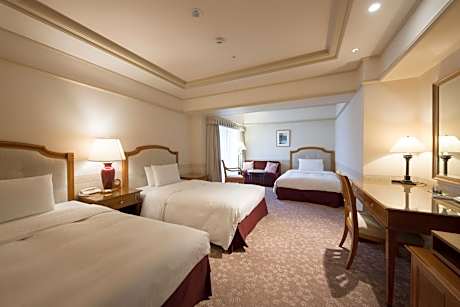 Superior Triple Room City View - Non-Smoking