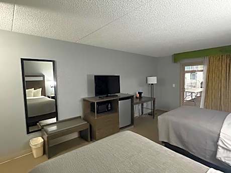 Queen Room with Pool View