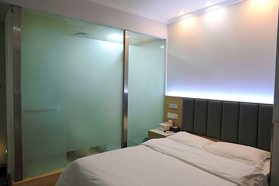 GreenTree Inn JiangSu ZhenJiang DingMao Industrial Park WoDe Square Express Hotel