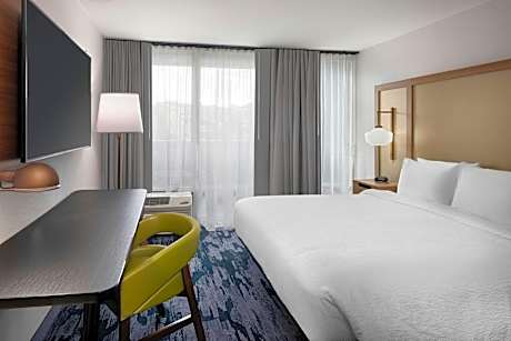 King Room with Transfer Shower - Mobility Access