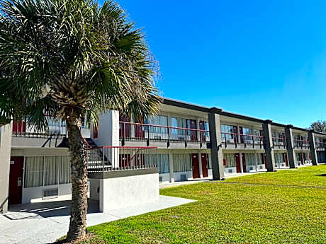 Red Roof Inn Wildwood, FL - The Villages