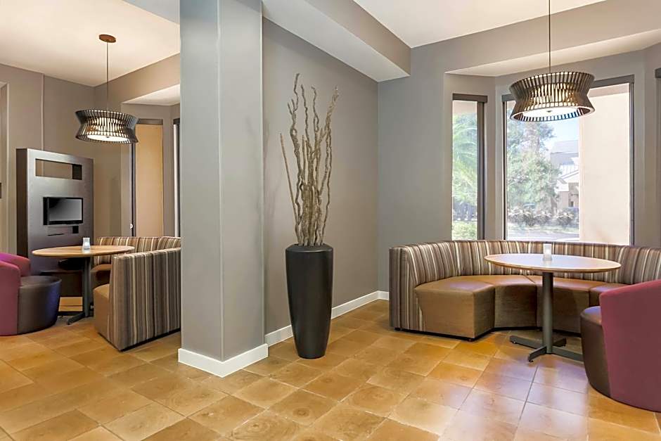 Courtyard by Marriott Tampa Brandon
