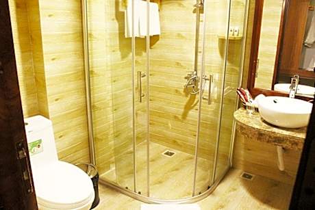 Triple Room - 1 King Bed and 1 Single Bed