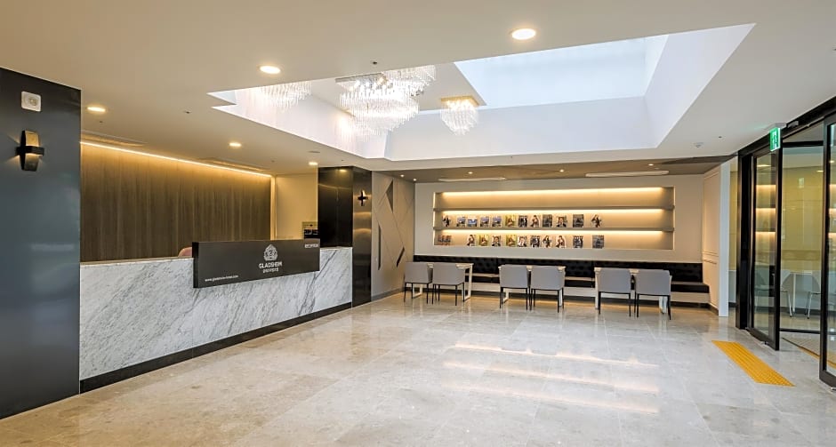 GLADSHEIM HOTEL