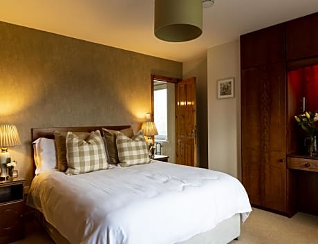 Deluxe Double Room with Shower