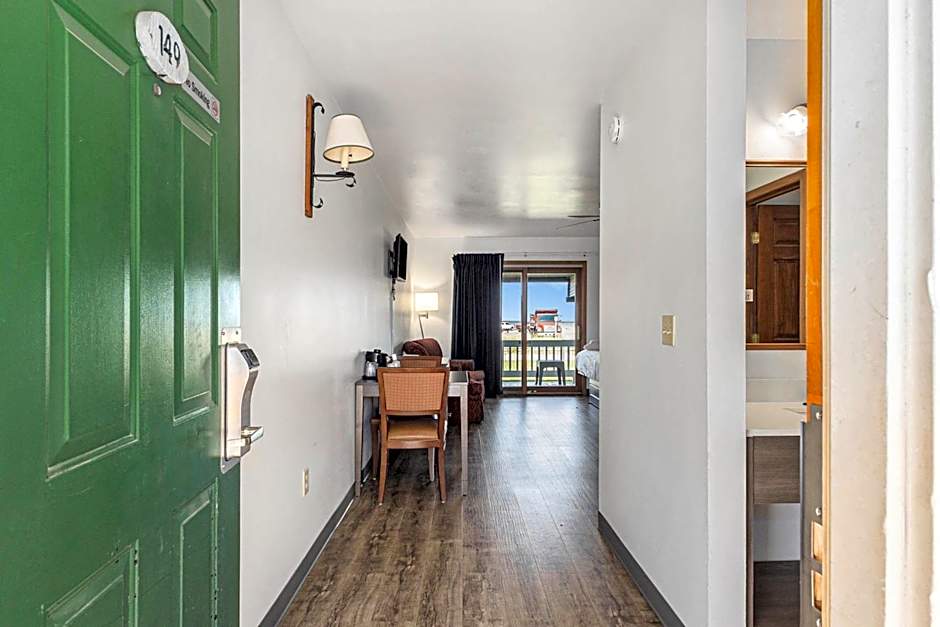 Snyders Shoreline Inn