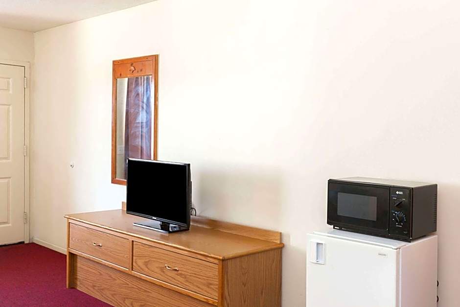 Days Inn by Wyndham Castaic Six Flags Magic Mountain