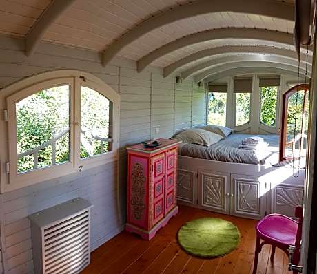 Wooden Caravan (2 Adults)