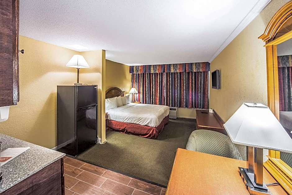 Photo 1 of 3 of 1 King Bed