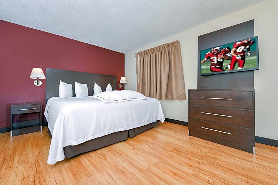 Red Roof PLUS+ & Suites Guilford