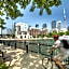 Yonge Suites Apart Hotel