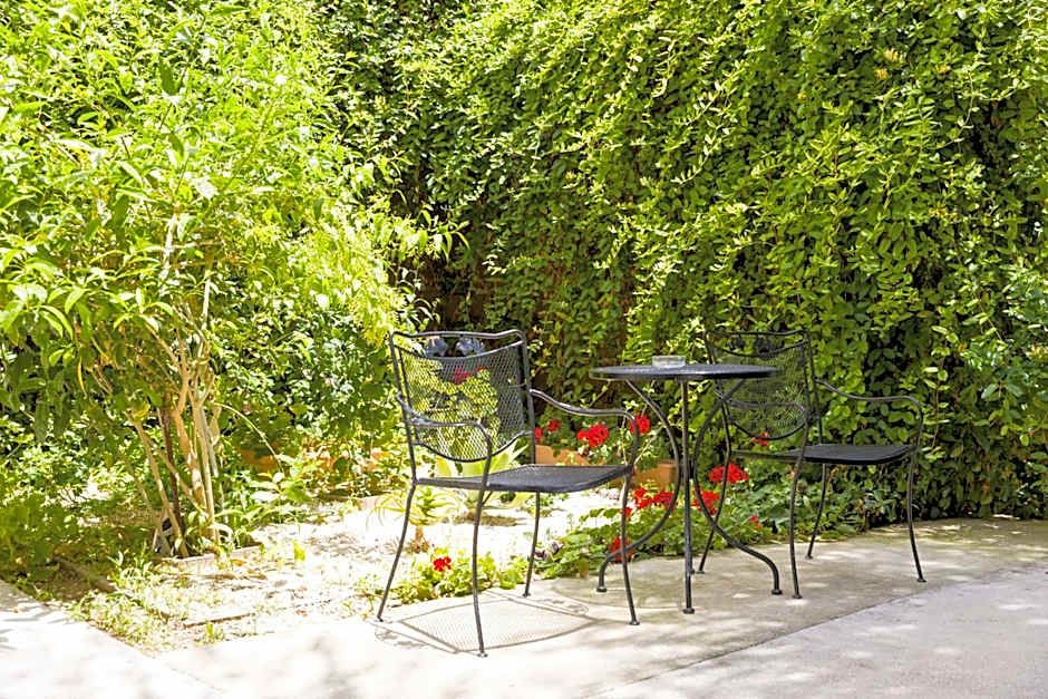 Alecos Hotel Apartments