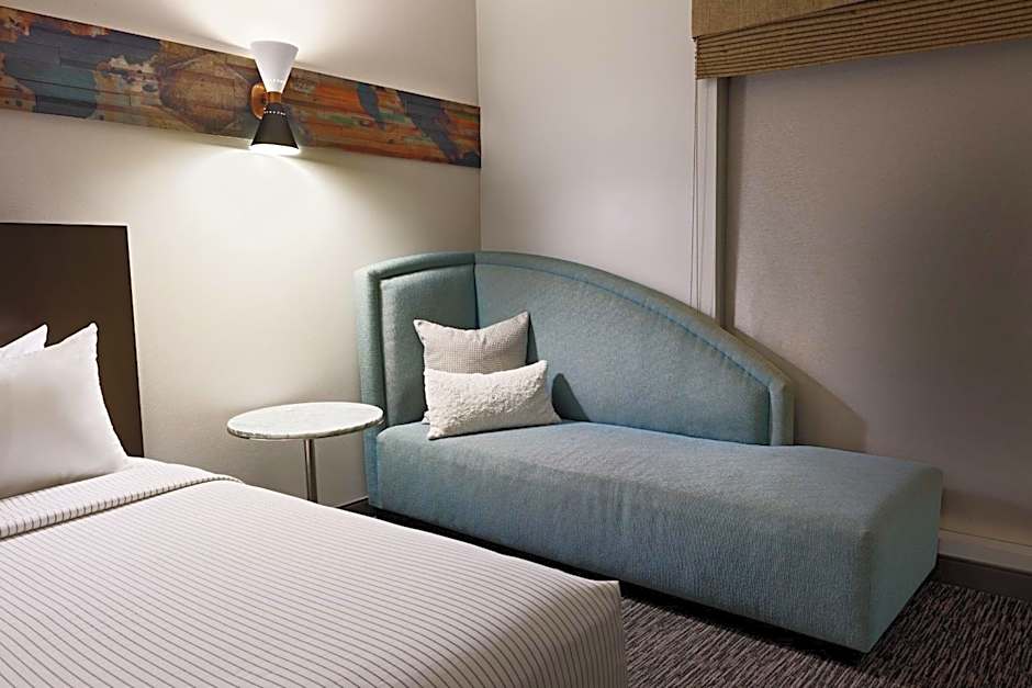 THE SOUTHLAKE HOTEL