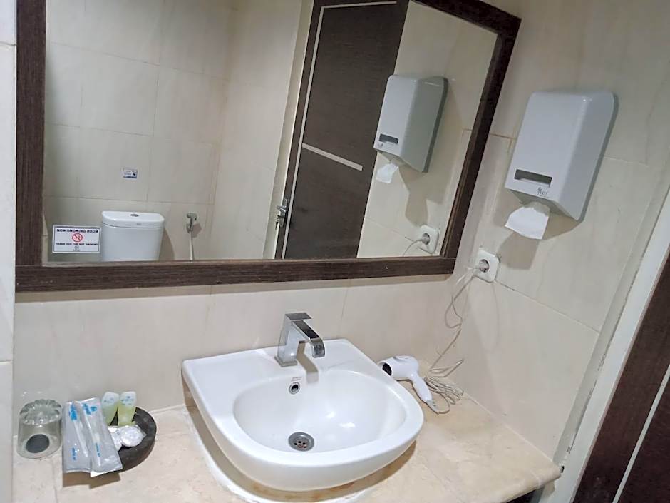 Alexander Hotel Tegal