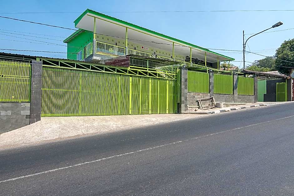 RedDoorz Syariah near Museum Wisma Karya Subang