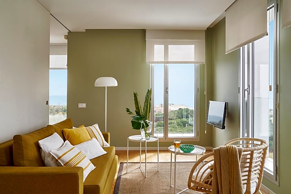 Lugaris Beach Apartments