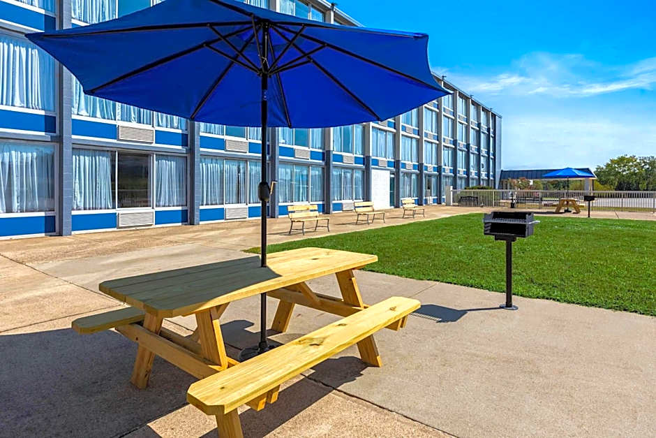 Days Inn by Wyndham Cambridge