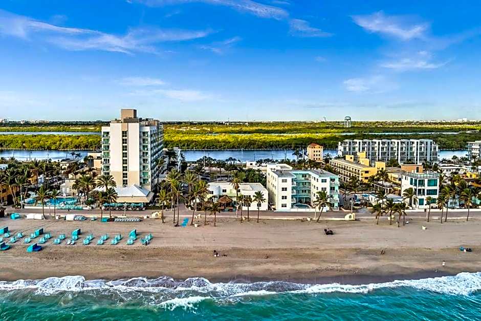 Panoramic beachfront Suite