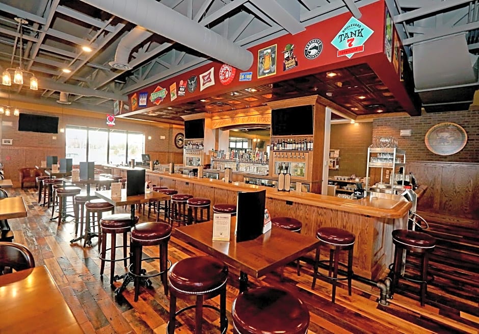 Holiday Inn Hotel & Suites Sioux Falls - Airport, an IHG Hotel