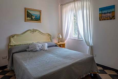 Standard Double Room with Shared Bathroom