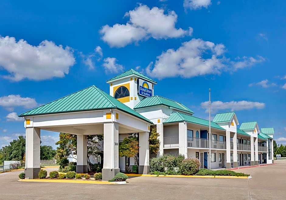 Days Inn & Suites by Wyndham Bentonville