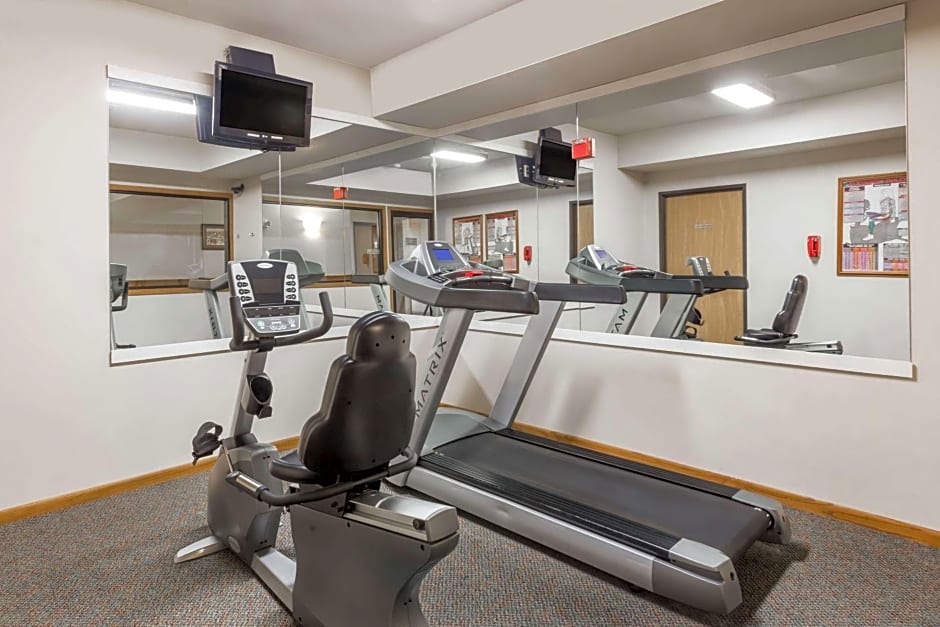 Super 8 by Wyndham Monroe WI