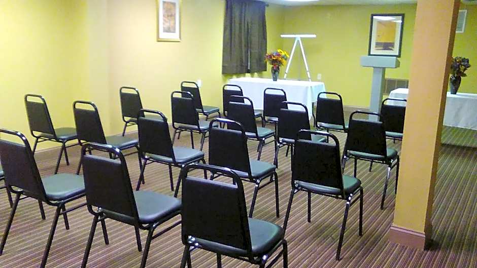 Days Inn by Wyndham Cleveland Lakewood