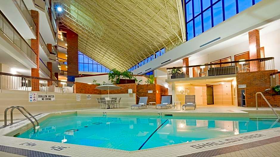 Holiday Inn Oakville Centre By IHG