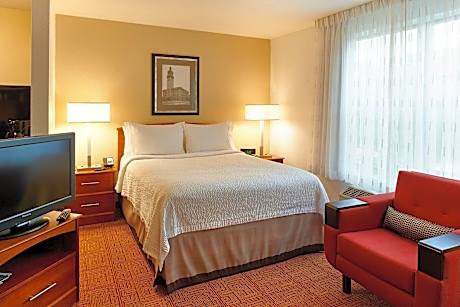 Studio, 1 Queen Bed with Sofa bed (1 Queen Bed and 1 Double Sofa Bed)