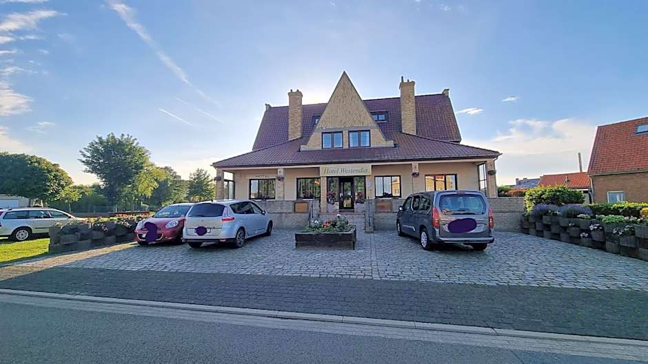 Hotel Westendia and Free Parking Top Breakfast