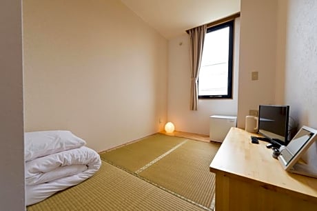 Japanese-Style Single Room