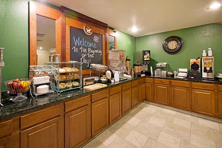 AmericInn by Wyndham Johnston Des Moines