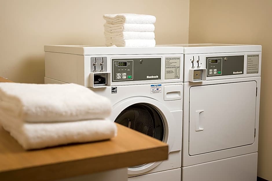 Days Inn by Wyndham Lamont