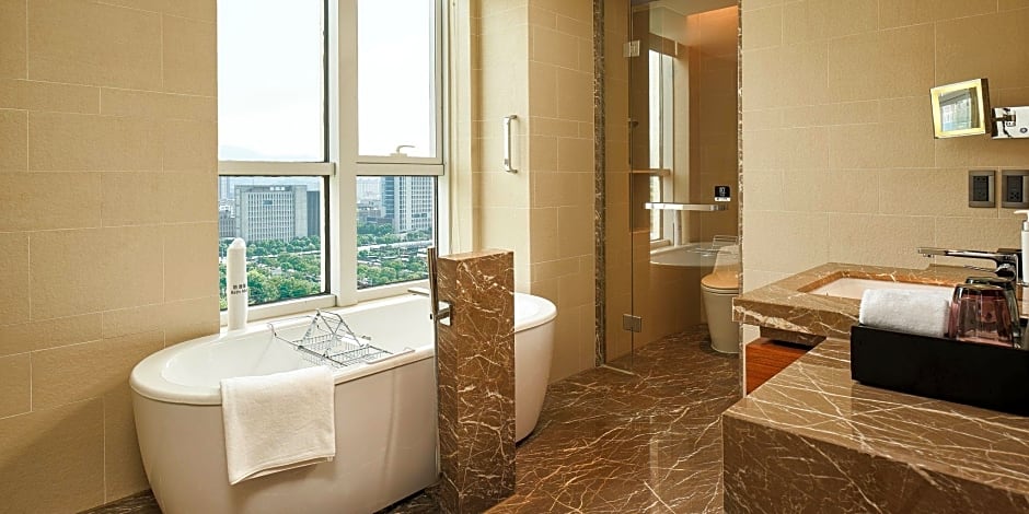 HUALUXE Ningbo Harbor City By IHG