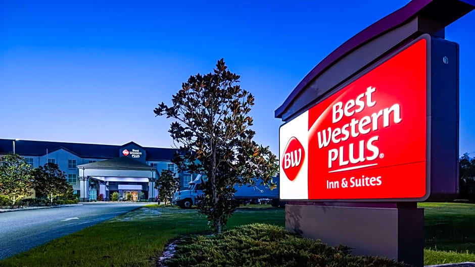 Best Western Plus Chain Of Lakes Inn & Suites